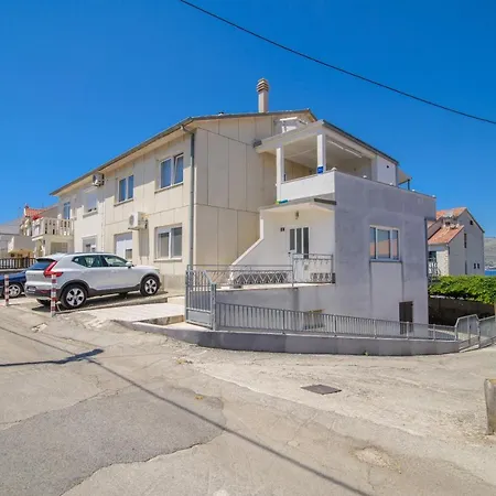 Apartament Tonka *